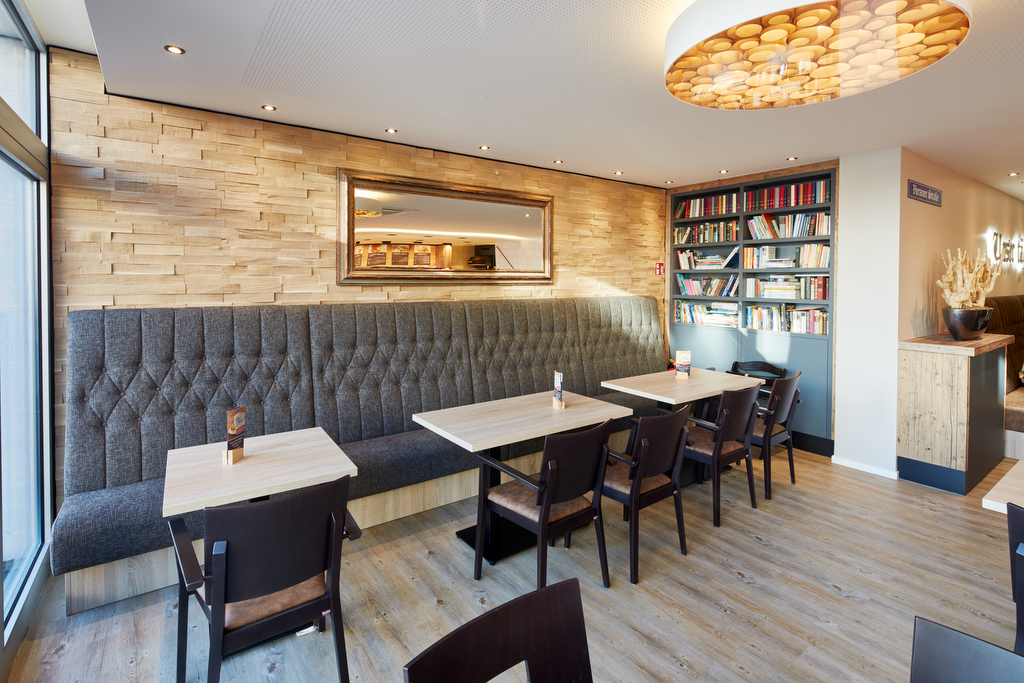 Sitzecke in einem Landenlokal